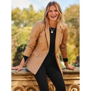 NEW SOSANDAR premium faux leather blazer in tan